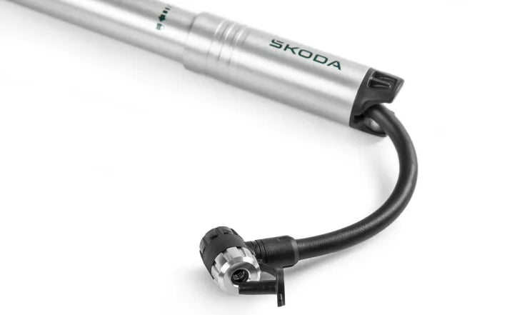 Pompa bicicleta din aluminiu Skoda, 120 PSI, argintiu cu logo verde smarald - Skoda Shop