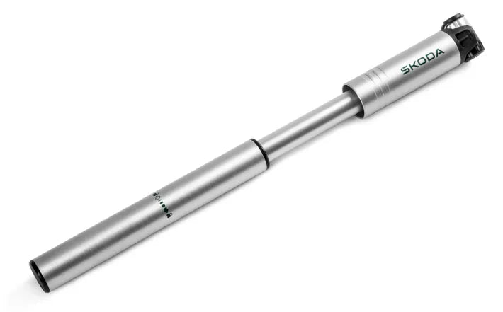 Pompa bicicleta din aluminiu Skoda, 120 PSI, argintiu cu logo verde smarald - Skoda Shop