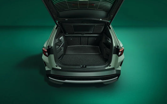 Covoras reversibil si pliabil Skoda Elroq PYL, protejand eficient portbagajul si oferind organizare multifunctionala.
