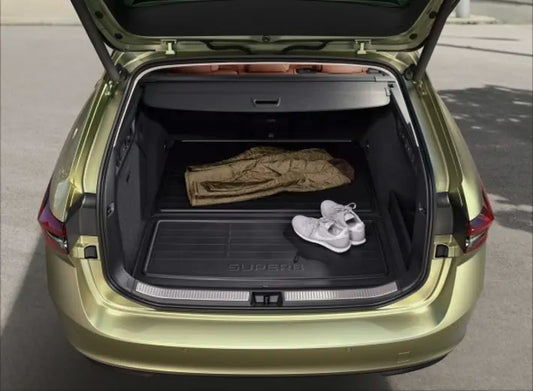 Covoras reversibil si pliabil Skoda Superb IV Combi, textil si plastic, protejeaza eficient portbagajul, compatibil cu modelele din 2024.