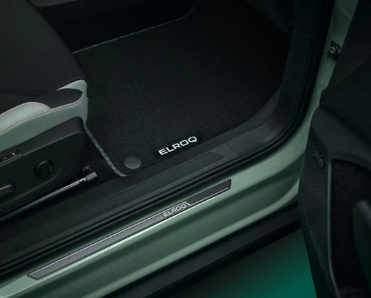Covorase textile Skoda Elroq din Polyamid, fata si spate, cu inscriptie Elroq si sistem de fixare sigur.