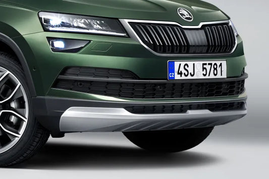 Spoiler frontal Skoda pentru Karoq Scout, argintiu/negru, din poliuretan, compatibil cu modelele din 2017+, instalare prin lipire.