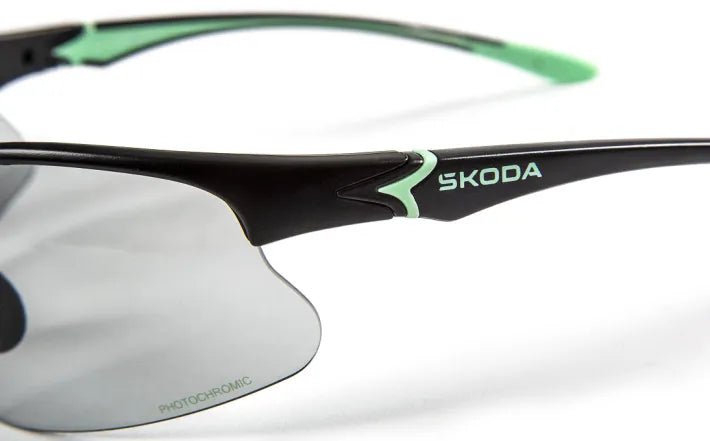 Ochelari de soare fotocromatici pentru ciclism, negri cu detalii electric green - Skoda Shop